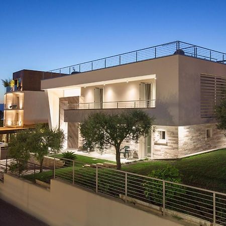 Villa Aurora-Holiday Home Apt 2 Бардолино Экстерьер фото