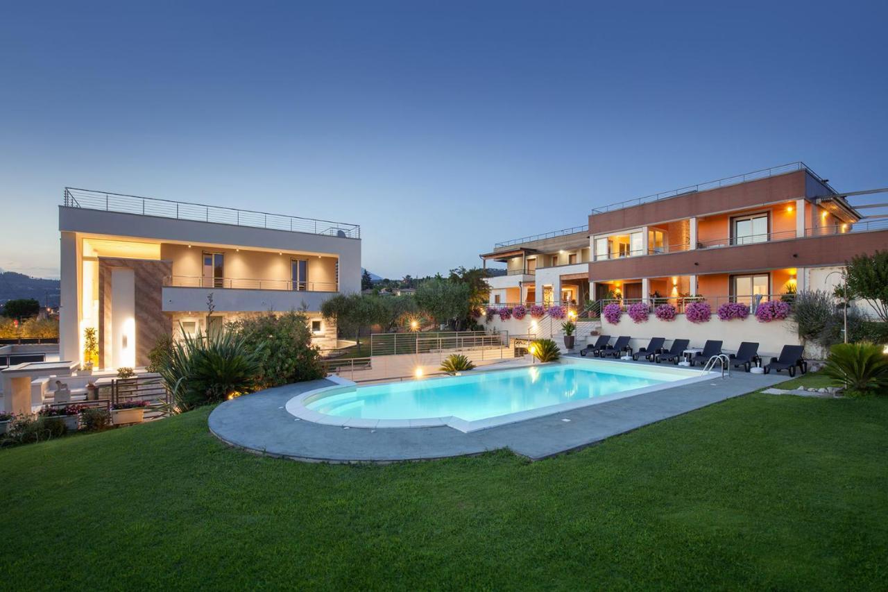 Villa Aurora-Holiday Home Apt 2 Бардолино Экстерьер фото