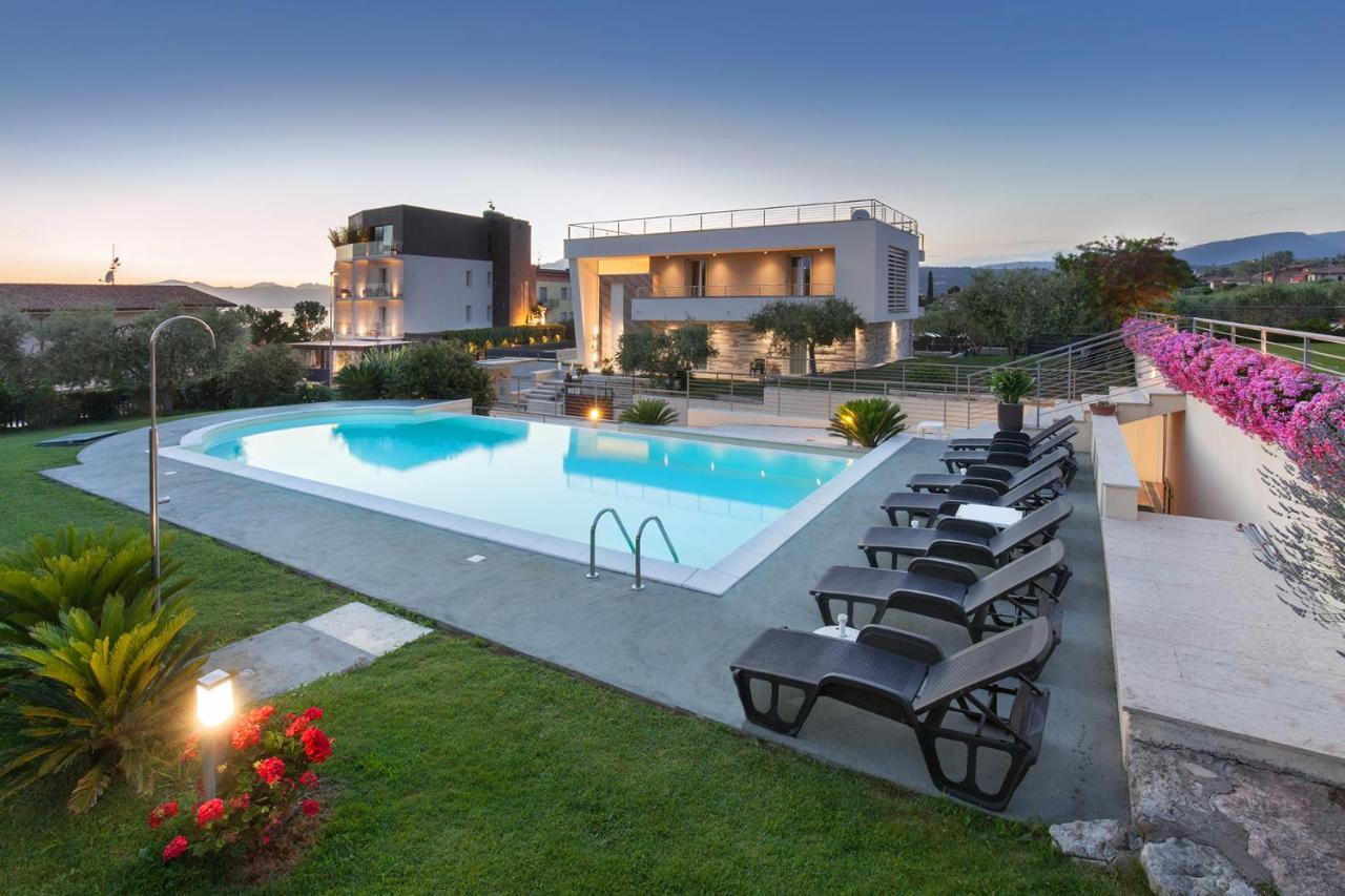 Villa Aurora-Holiday Home Apt 2 Бардолино Экстерьер фото