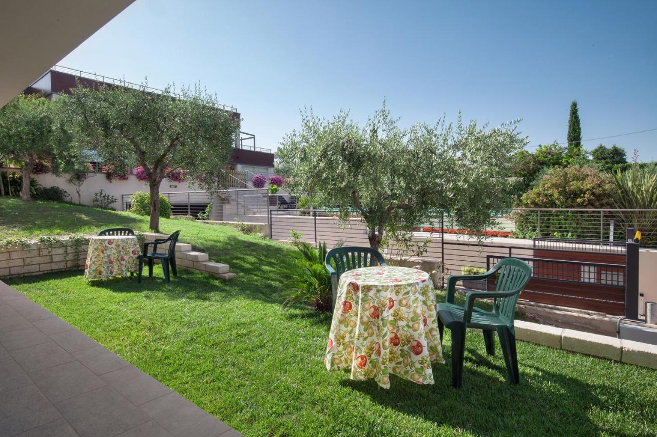 Villa Aurora-Holiday Home Apt 2 Бардолино Экстерьер фото