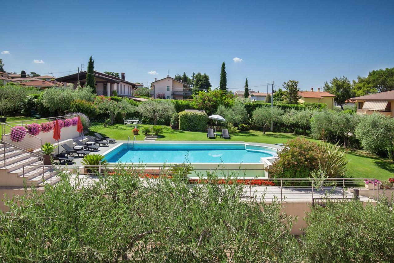 Villa Aurora-Holiday Home Apt 2 Бардолино Экстерьер фото