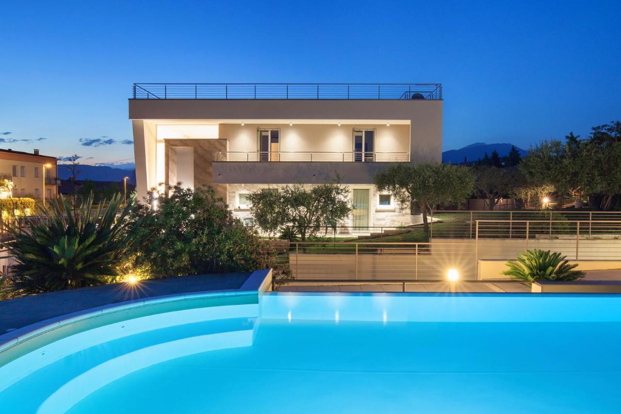 Villa Aurora-Holiday Home Apt 2 Бардолино Экстерьер фото